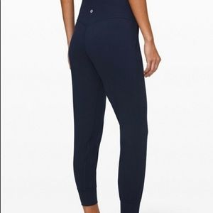 Lululemon Back in Action Navy Jogger size 4